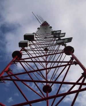 Tour de communication polygonale